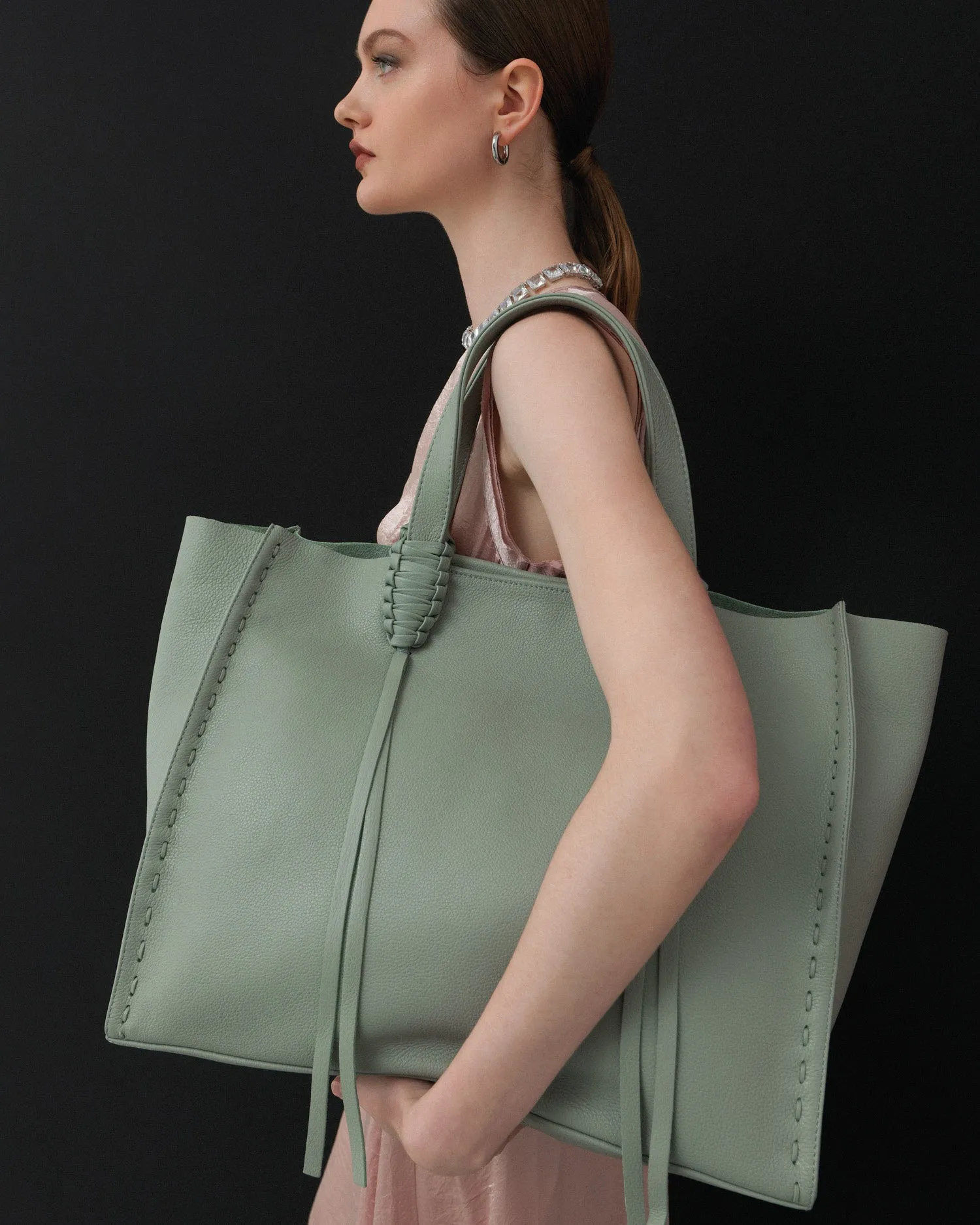 Tote 23 Grained Leather Pistachio